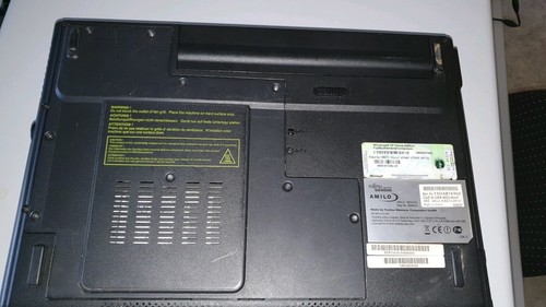 Fujitsu Amilo M6453G 2x512GB Ram ohne HDD inkl. Caddy, WLAN Karte & CPU 14,1"