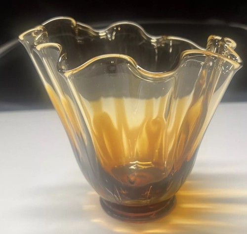 Hawaiian Pattern by Fostoria Vase 2 Colored Brown / Amber - Picture 2 of 5