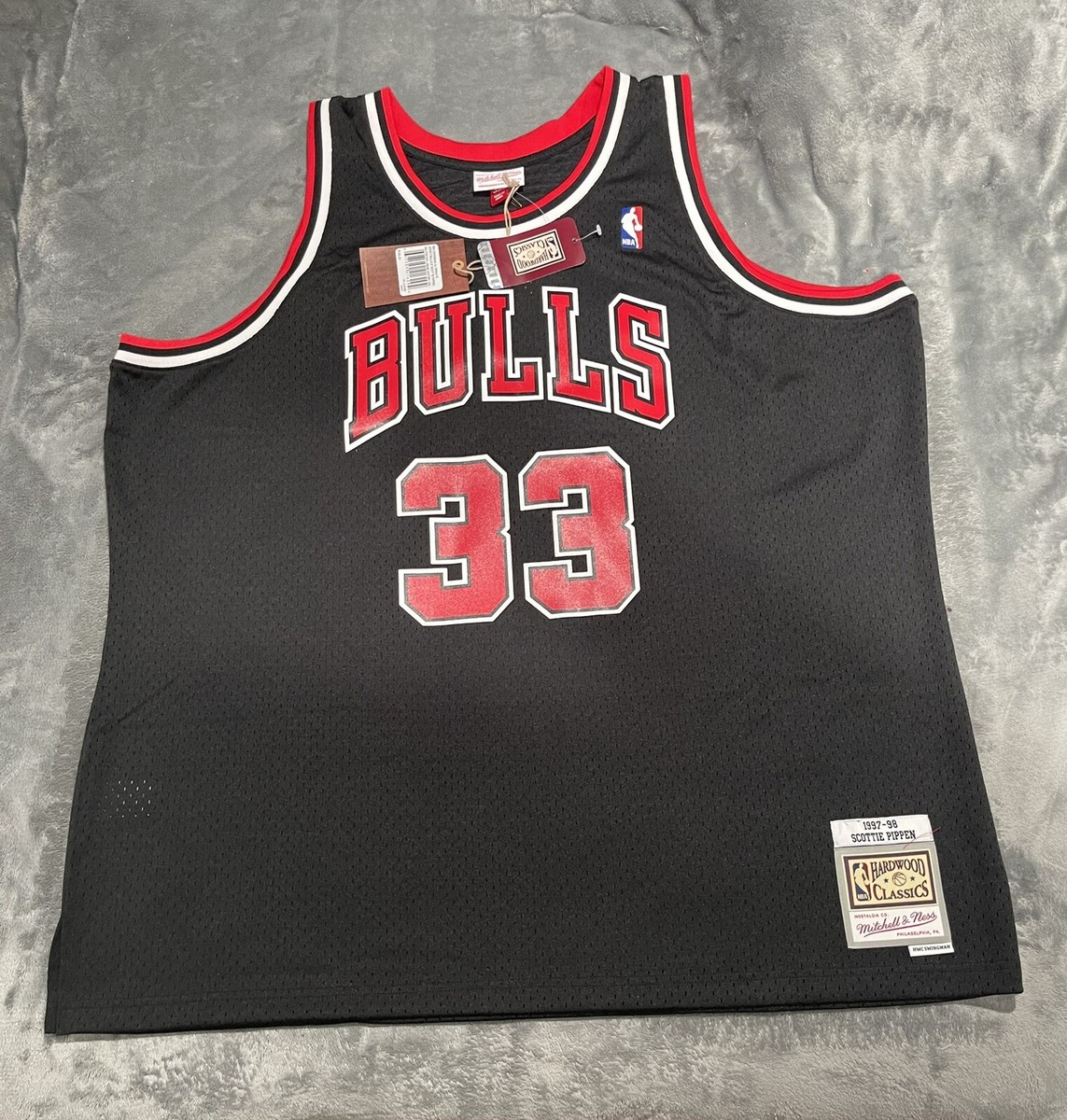 Men's Size 2XL Mitchell & Ness Swingman Alternate Jersey Bulls 97