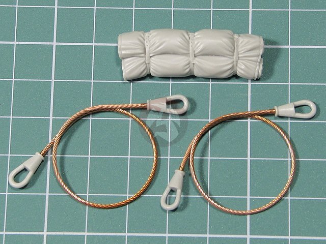 あっとRC Eureka XXL 1/35 Towing Cable w/Rolled Canvas Soviet T-44M Tank