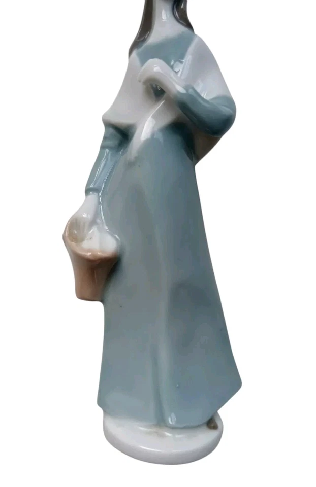 *HH* Bellissima Statuina Statua Porcellana Donna Ragazza Rdt Lladro Nao Statue  - Immagine 4 di 4