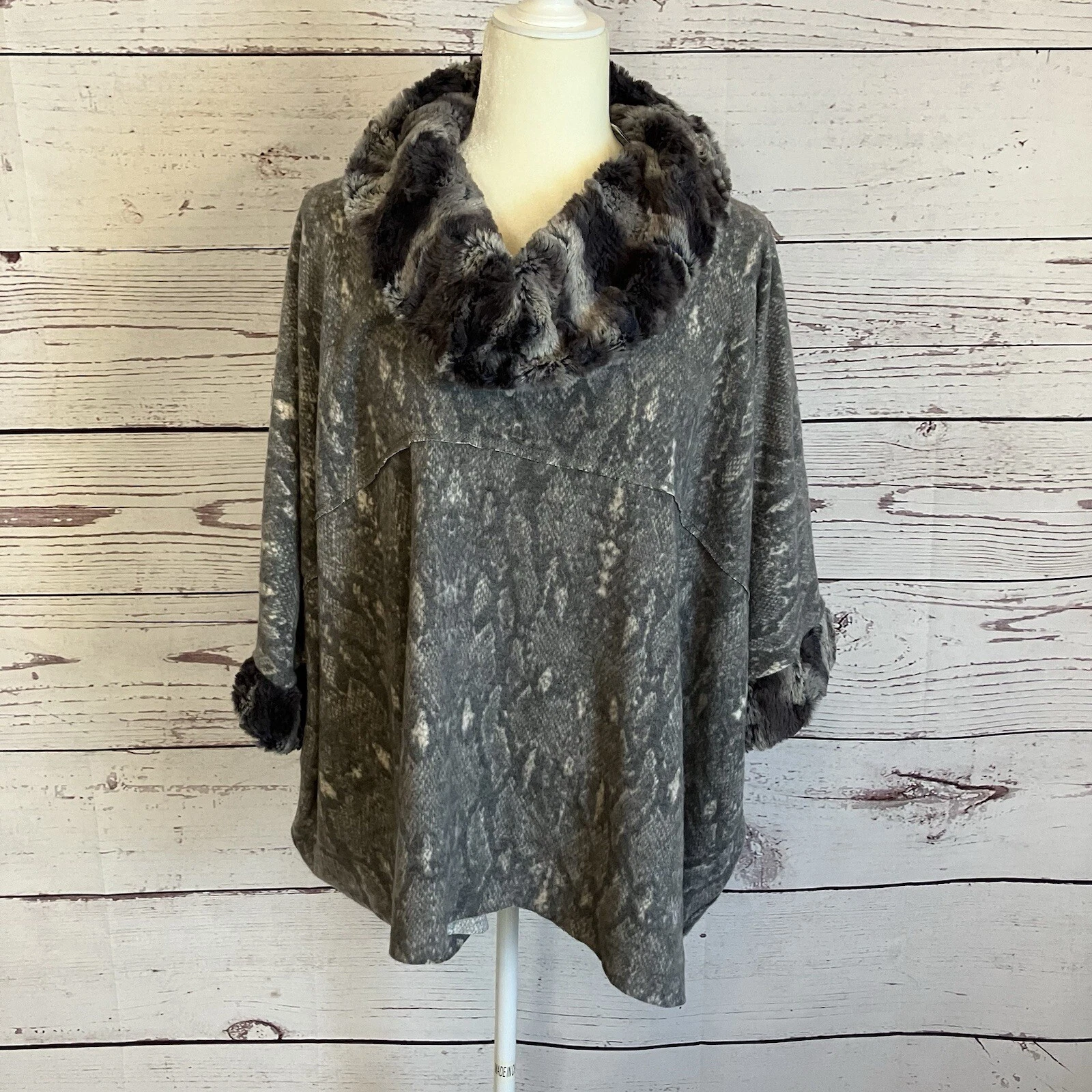 Vine Street Faux Fur Poncho Sweater Womens One Size Gray Snake Print