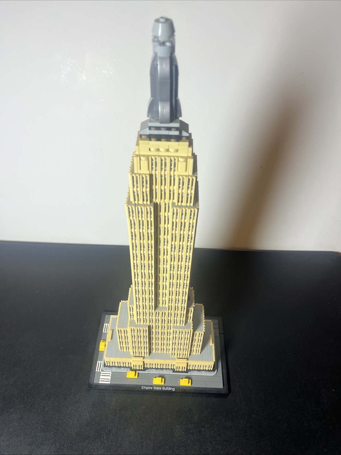 LEGO ARCHITECTURE: Empire State Building (21046) *98% Complete + No Manual*