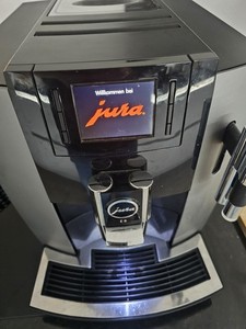 Jura E8 Kaffeevollautomat – DEFEKT – geht ständig aus ❗Ersatzteilspender #