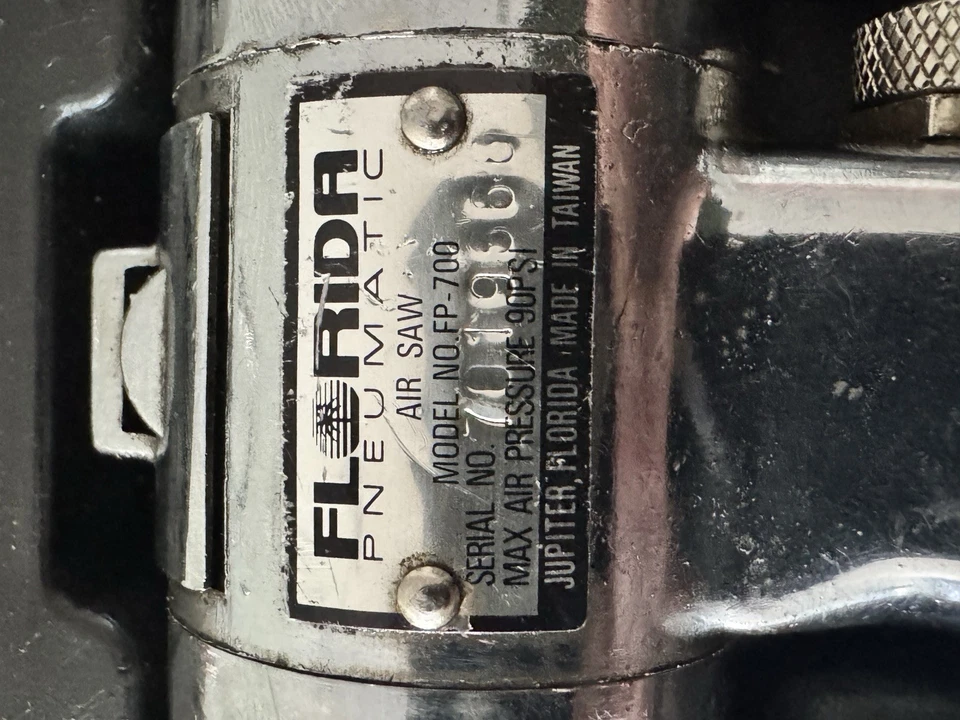 Sierra neumática de grado profesional modelo # FP-700 de Florida Pneumatics con estuche Foto 4 de 4