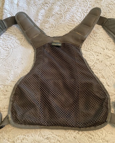 Fishpond Flint Hills Fly Fishing Vest /Youth /One Size /Adj Straps 8 Zip Pockets - Picture 11 of 12