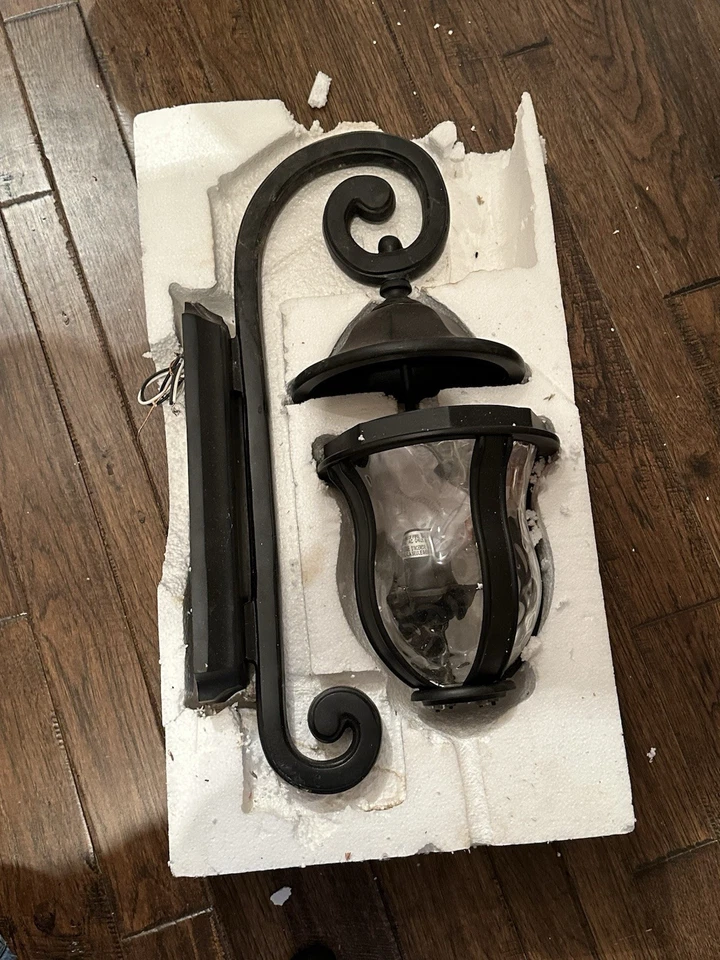 Luz exterior tradicional con desplazamiento inferior alto Minka Newport 27 3/4" Foto 2 de 4