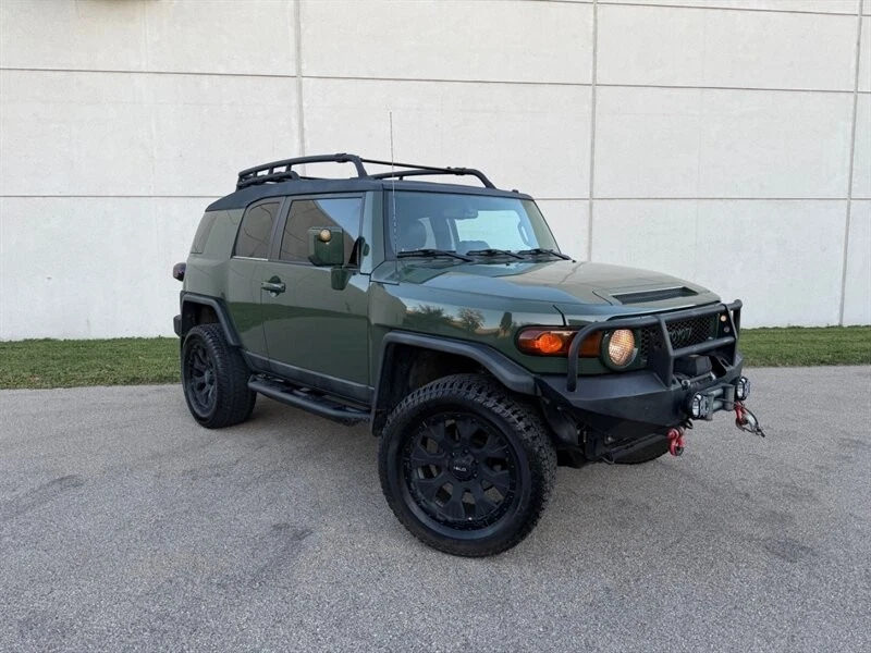 2014 FJ Cruiser  - Image 2 of 4