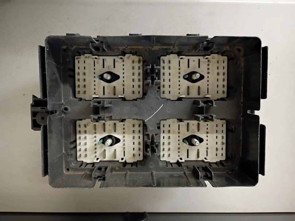 OEM GM Fuse Box 2020-2023 GMC Sierra Chevy Silverado 2500HD 3500HD 6.6L V8 Gas - Image 2 of 4