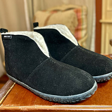 Minnetonka Women  s Tucson Black Suede Faux Fur Lined Bootie Slippers 10M 40110