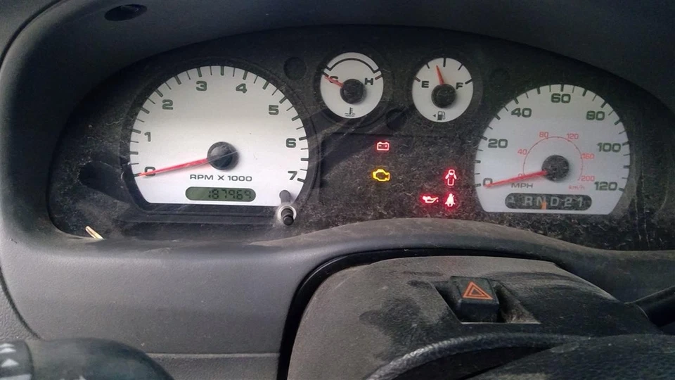 Luz de conducción usada se adapta a: Ford Ranger 2004 conducción antiniebla cenefa inferior montada exc. Foto 3 de 4