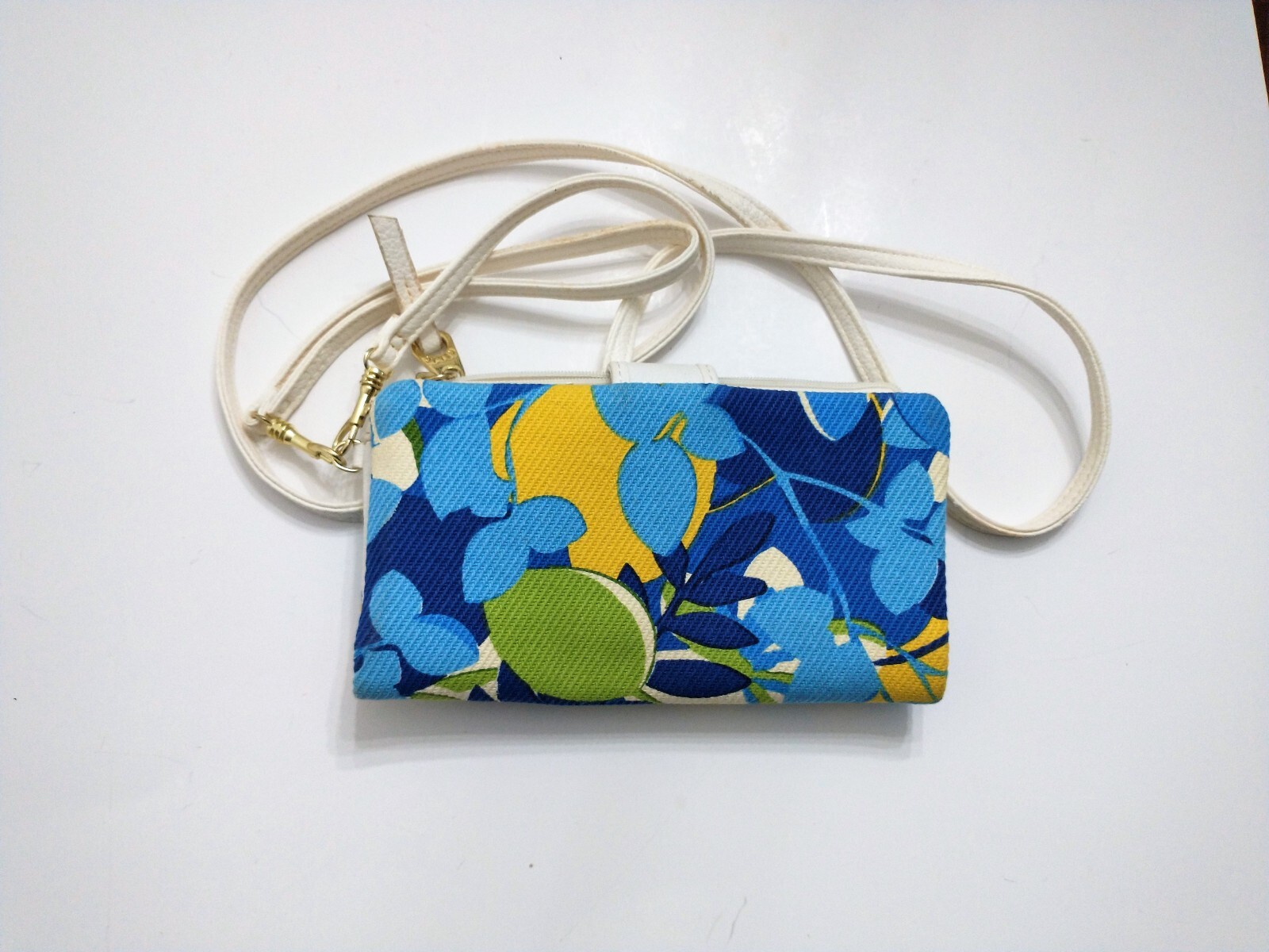 RELIC Vicky Tropical Print Crossbody Wallet With Wris… Gem