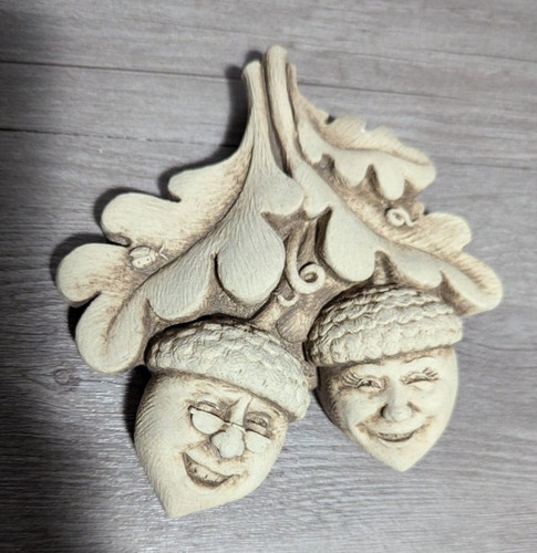 Carruth Studio 6" Nutty Couple Wall Plaque Acorns Figurine Sculpture Decor