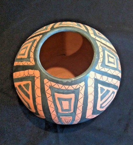 Vaso in ceramica firmato 7 1/2" largo x 6 3/8" alto - Foto 3 di 12