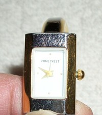 Nine West ladies Analog Bracelet Watch white face Silver tone 9W/1048 New Batt