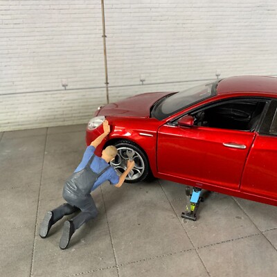 1-24 scale garage mechanic changing wheel  figure - Detailed people figure