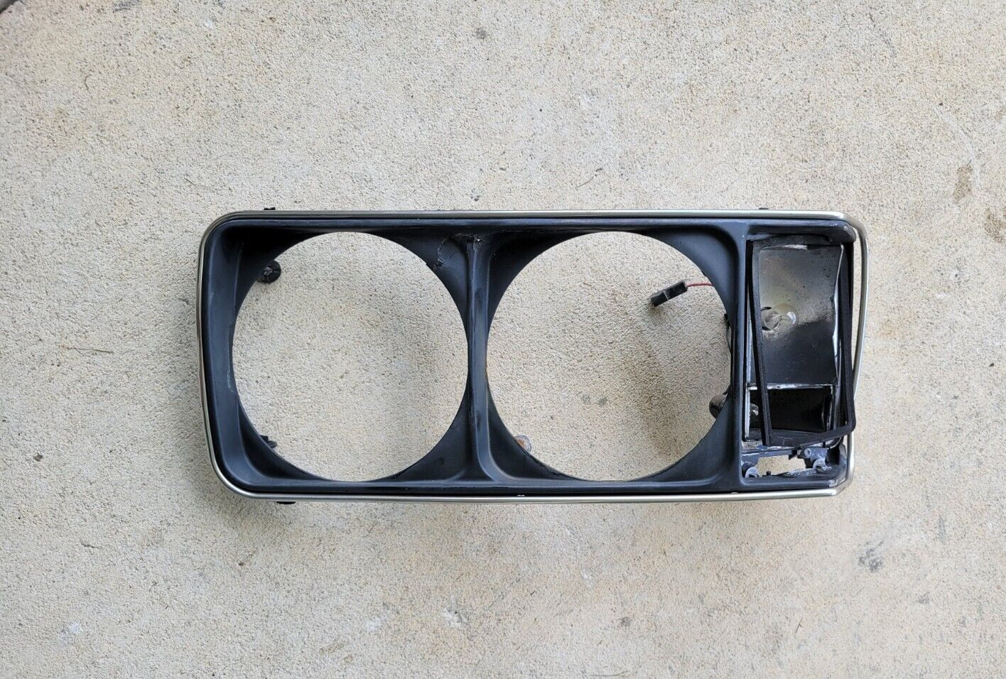 OEM HEADLIGHT TRIM SURROUND PART WITH CHROME TRIM Left , BENTLEY TURBO R