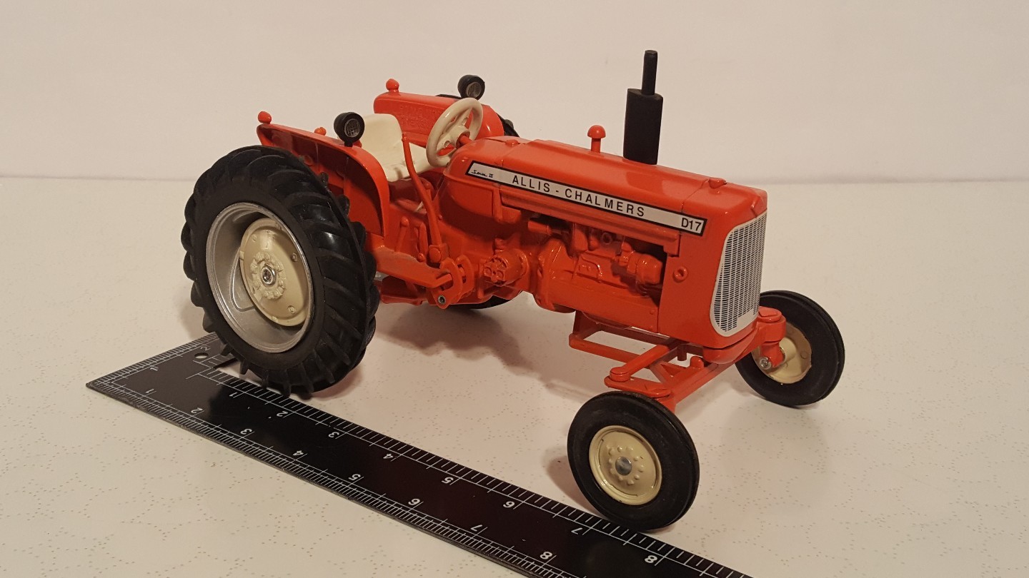 allis chalmers d17 toy tractor