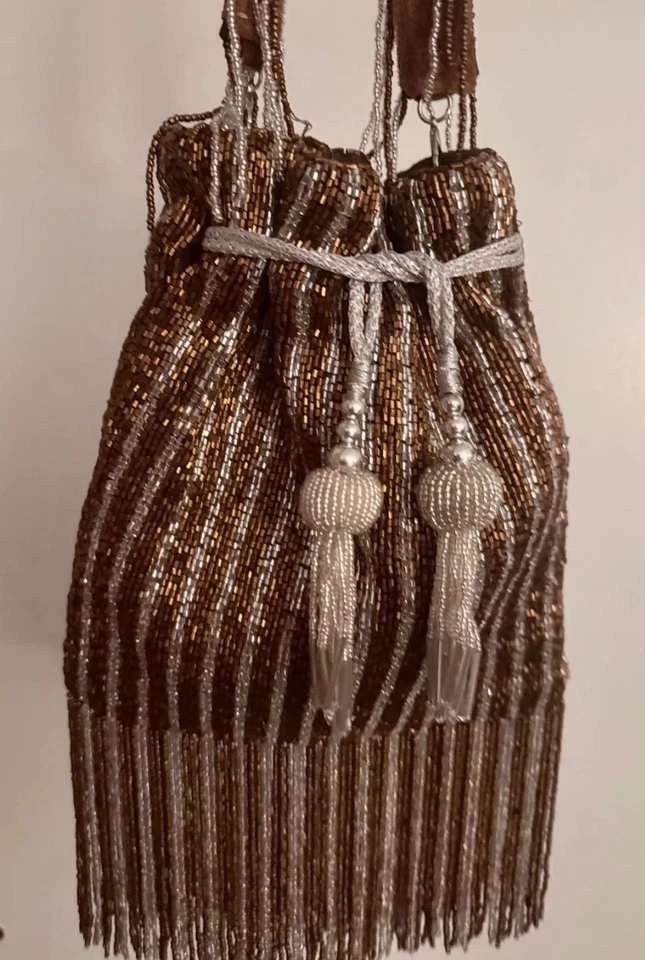 Bolso de Mano Indian Potli Marrón y Plata Cuentas Cordón Cuentas Recipiente y Mango Foto 3 de 4