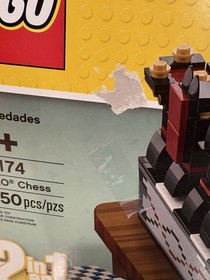 LEGO Miscellaneous: Lego Chess (40174) (box is damaged)