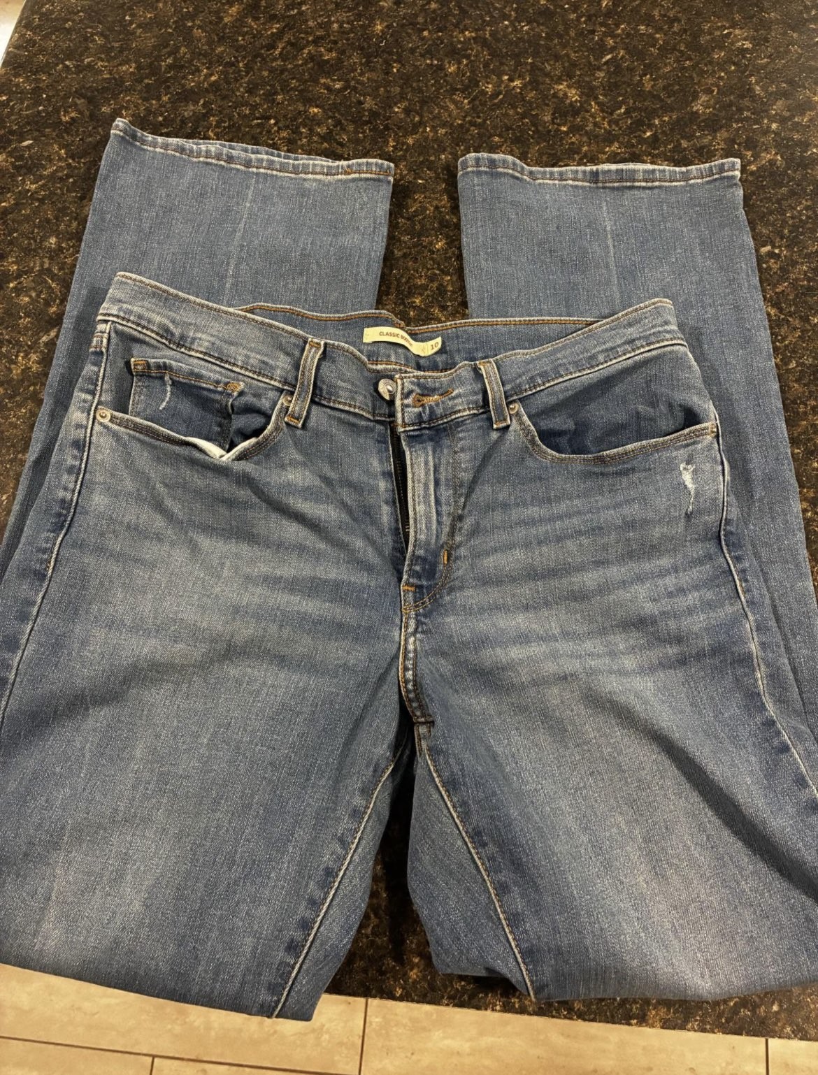 Levi Strauss Signature Shaping Jeans Women’s Size 10 Blue Denim Mid rise Bootcut