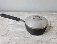 Sartén de aluminio Magnalite GHC EE. UU. 1 cuarto con tapa y agarre de silicona de colección
