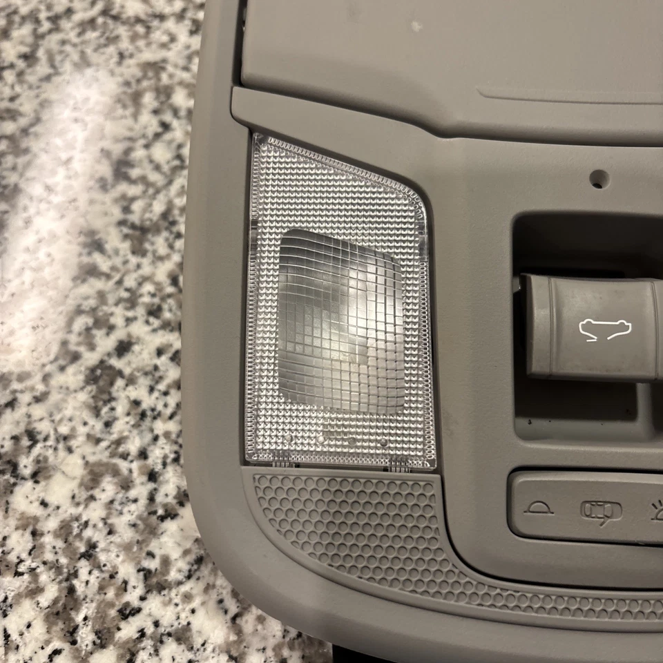 Kia Sportage 2007 consola aérea gris domo luz mapa lámpara techo fabricante de equipos originales Foto 2 de 4