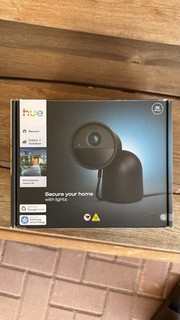 PHILIPS HUE 04573700 Secure Kabelgebundene Kamera mit Standfuß 2K Schwarz