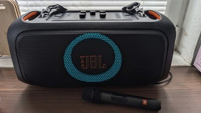 JBL PartyBox On-The-Go BASS Box schwarz mit Funkmikrofon