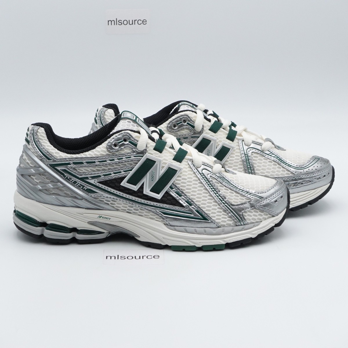 Size 7 Men's / 8.5 Women's New Balance 1906R Sneakers M1906REU