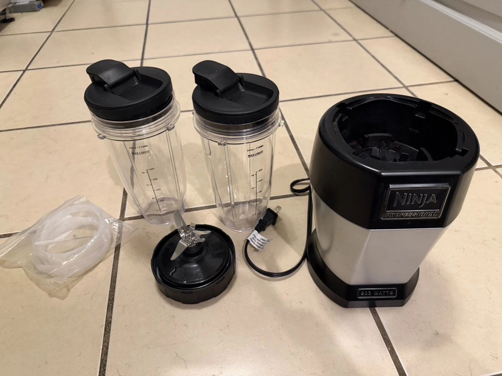 Ninja Nutri Ninja Pro BL456 900W Blender w/ Cups Lids Blade Assembly