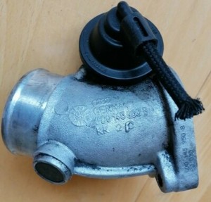 Org. VW Audi A4 B5 8D 2,5 TDI Drosselklappe Pierburg 8D0145950B Klappe