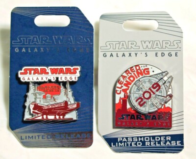 Lot of 2 NEW Disney STAR WARS GALAXY'S EDGE LANDING 2019 PASSHOLDER Pin