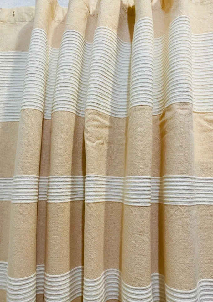 Cortinas de chuveiro bege com listras bordadas brancas 100% algodão - Imagem 2 de 4