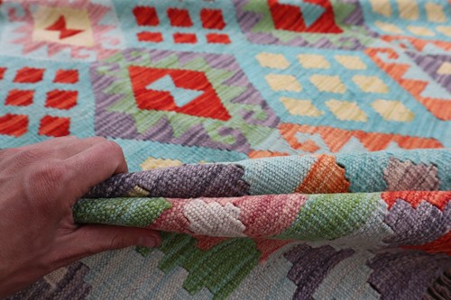 8x9 Vibrant Geometric Hand-Made Kilim with Intricate Diamond Motifs. - Picture 10 of 11
