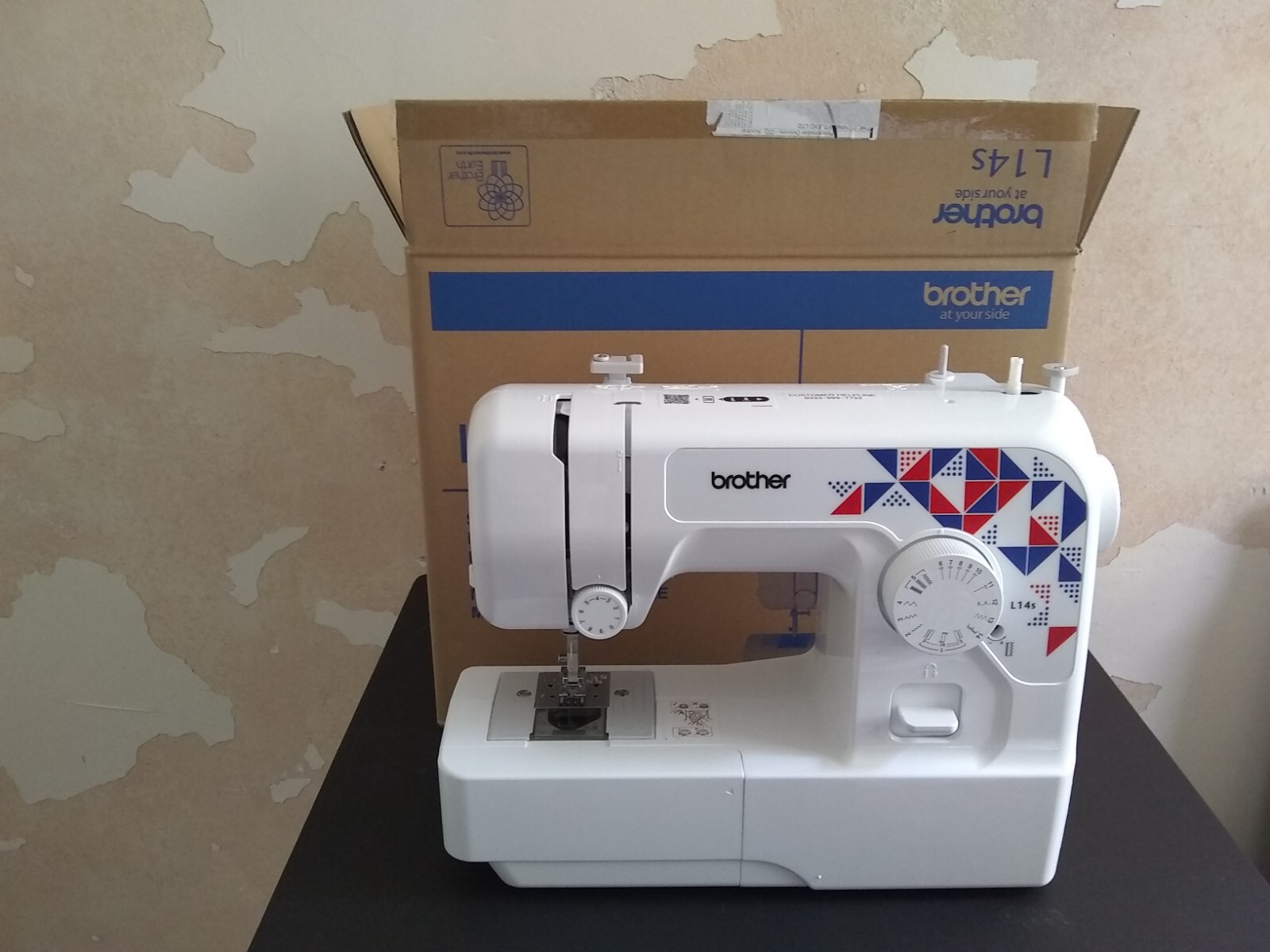 brother sewing machine L14s, used once to make a cushion 4977766810340