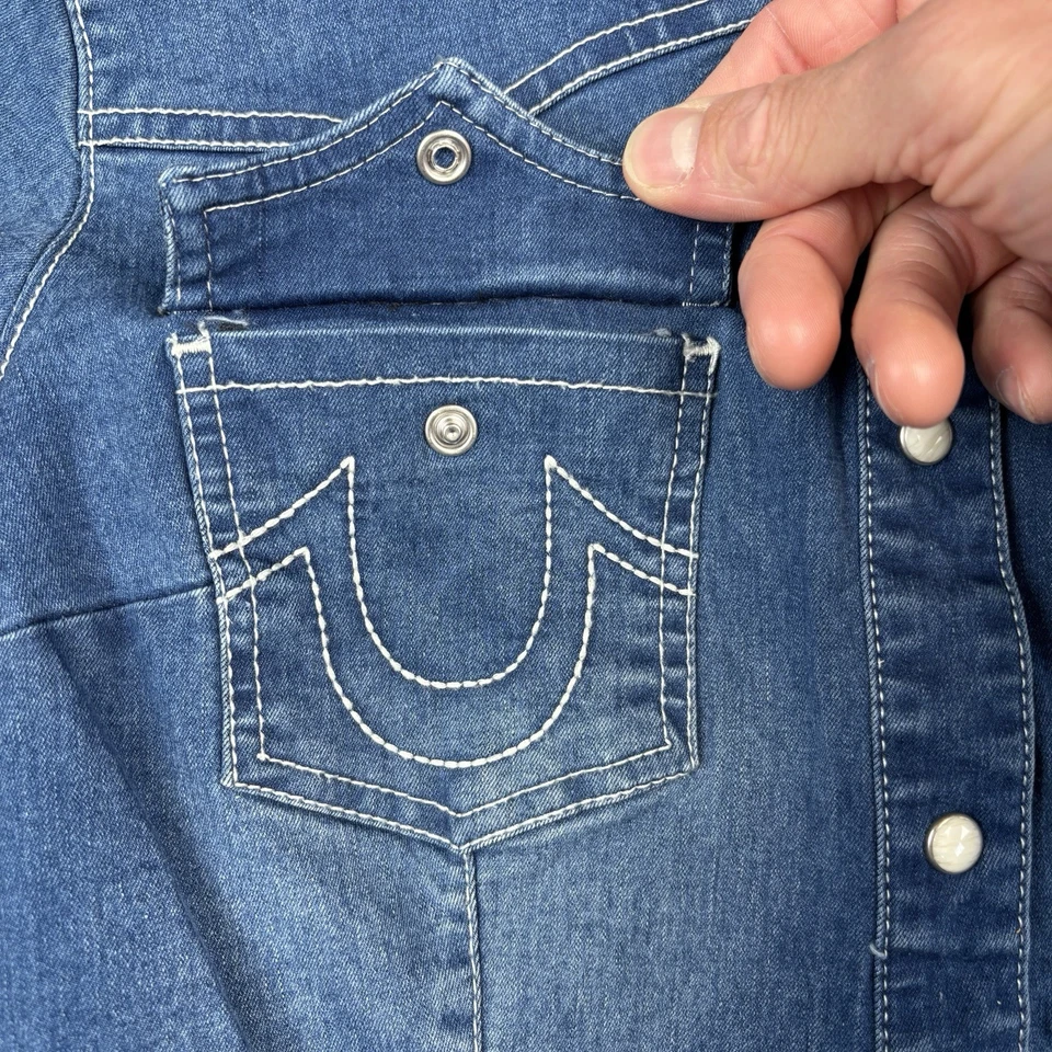 Camisa vaquera True Religion perla a presión para mujer talla grande Foto 4 de 4