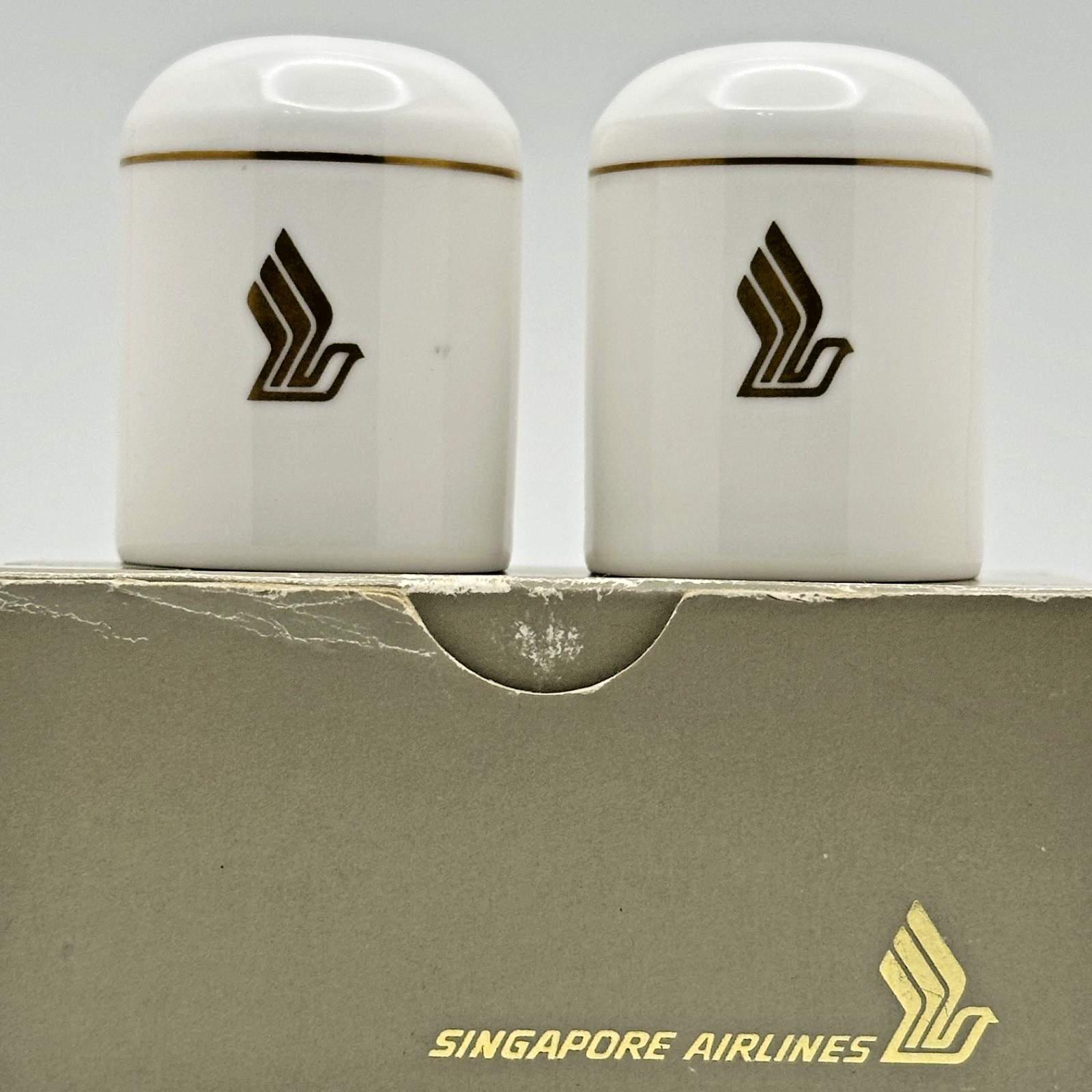 Singapore Airlines First Class Salt Pepper Narumi Bone China Gold Logo