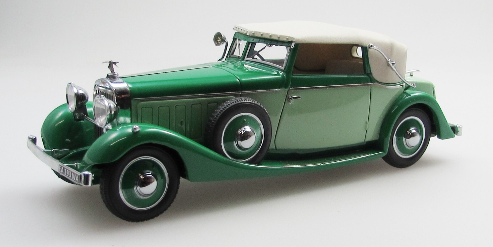 Hispano Suiza J12 1934 Miniature Esval 1/43 Vert : Voiture de Collection Rare