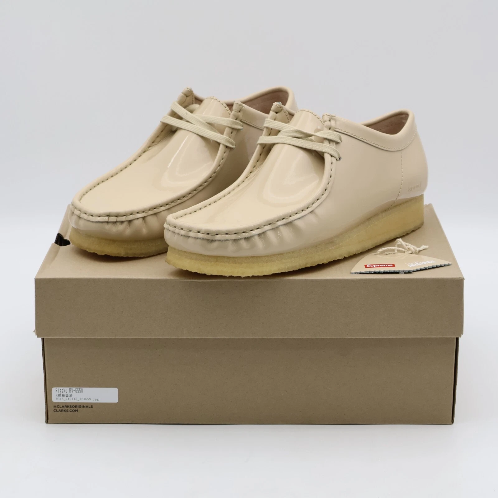 26176857 Supreme Clarks cuir verni Wallabee beige (homme)