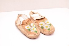 Vintage 10" BEADED Floral LEATHER NATIVE AMERICAN INDIAN MOCCASINS Sioux