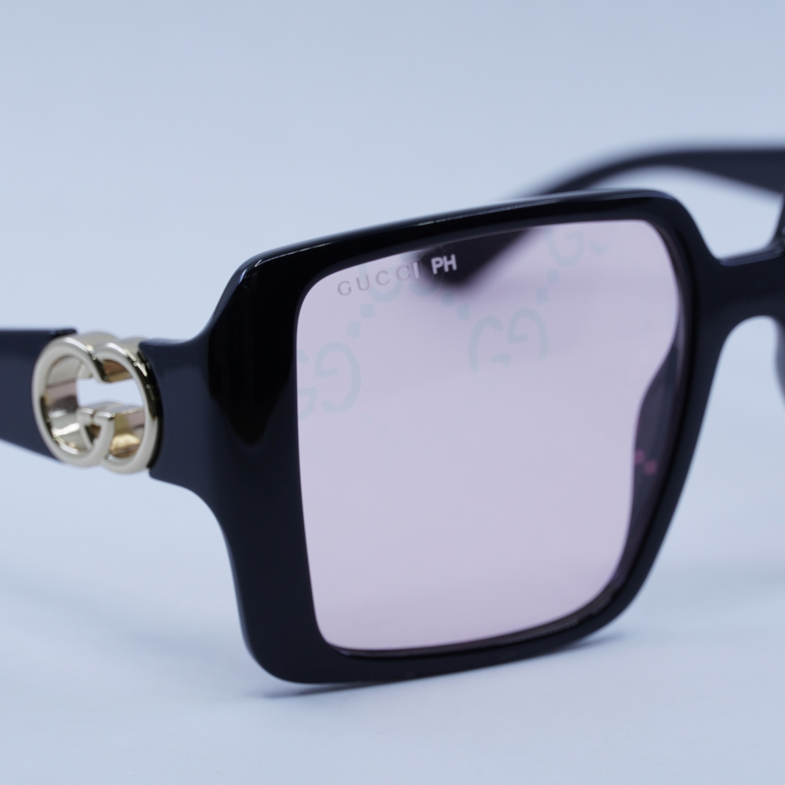 Gucci GG1692S 006 Sunglasses Black Square Frame, Pink with GG Pattern Lenses Gucci Sunglasses GG1692S 006 Shiny Shiny Black - eye-oo.com main image 4
