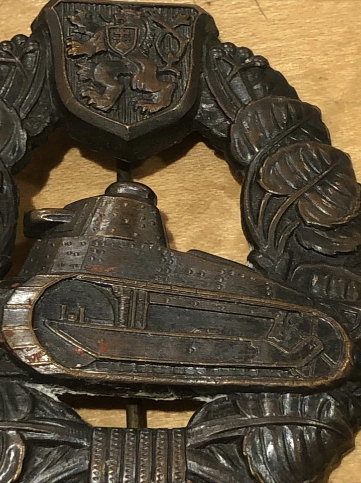 Insignia de pecho tanque de bronce checoslovaco Primera Guerra Mundial pátina original rara. 60 x 52 mm. Foto 3 de 4