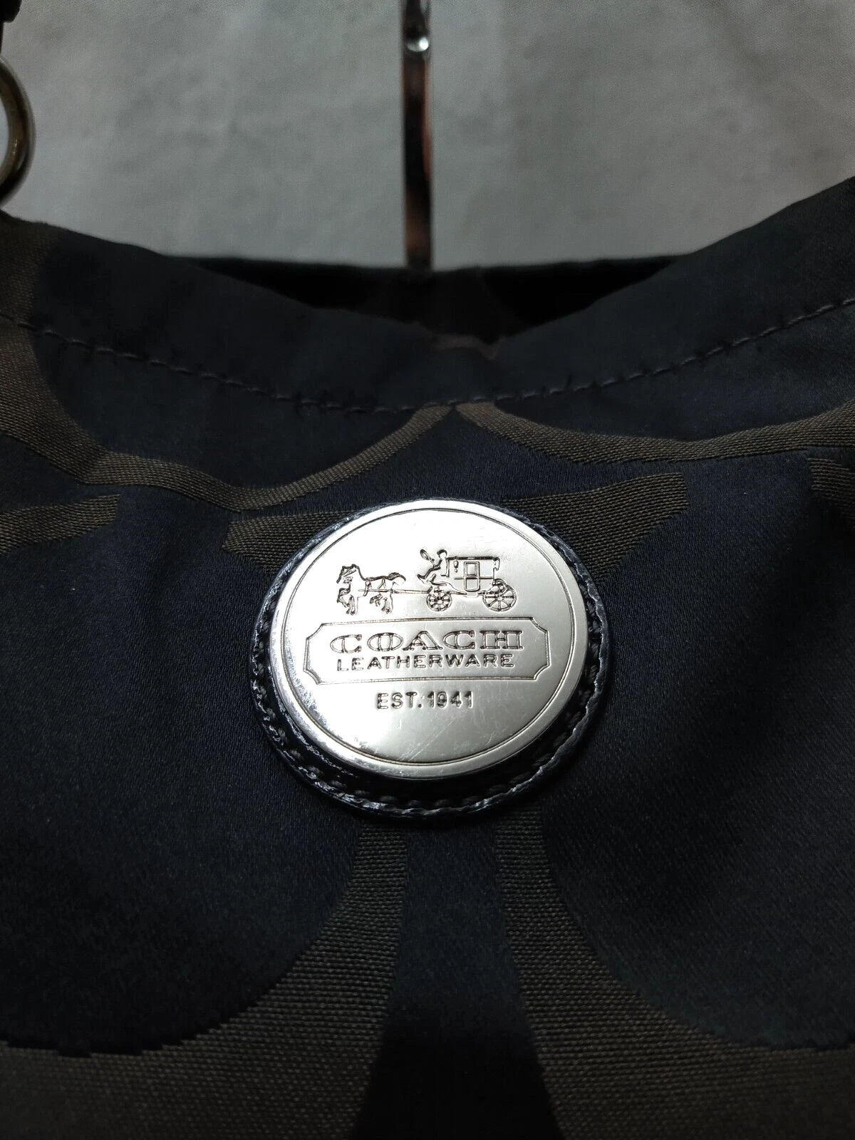 Borsa a tracolla Coach Alex Signature tela nera doppie mani con cerniera secchio tote