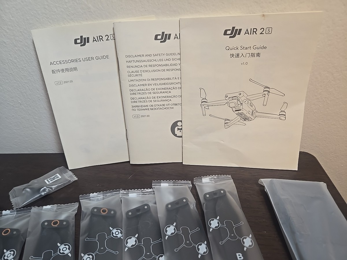 DJI Air 2S Fly More Combo Drone Quadcopter - Grey (CP.MA DJI Air 2S Fly More Combo Drone Quadcopter - Grey (CP.MA