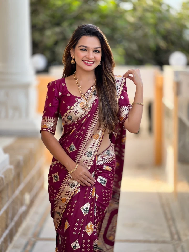 Blusa sari de seda nupcial de diseñador indio Bollywood lista para usar sari étnico sur Foto 2 de 4