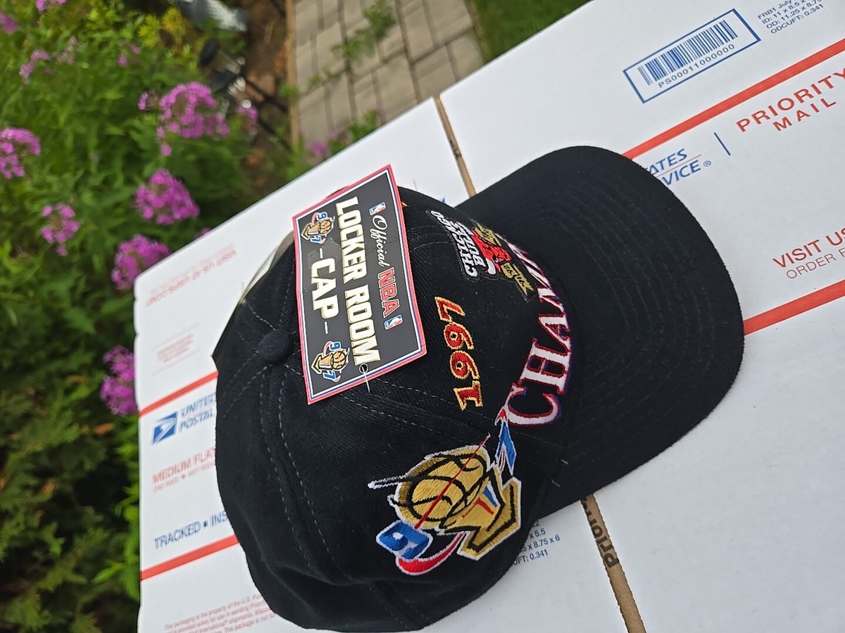 Vintage 1997 Chicago Bulls Logo Athletic Champions Championship