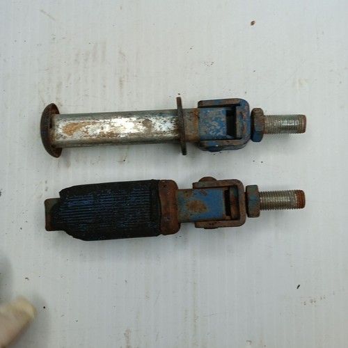 DUCATI 125 BRONCO REAR FOOT PEG RESTS - Bild 3 von 5