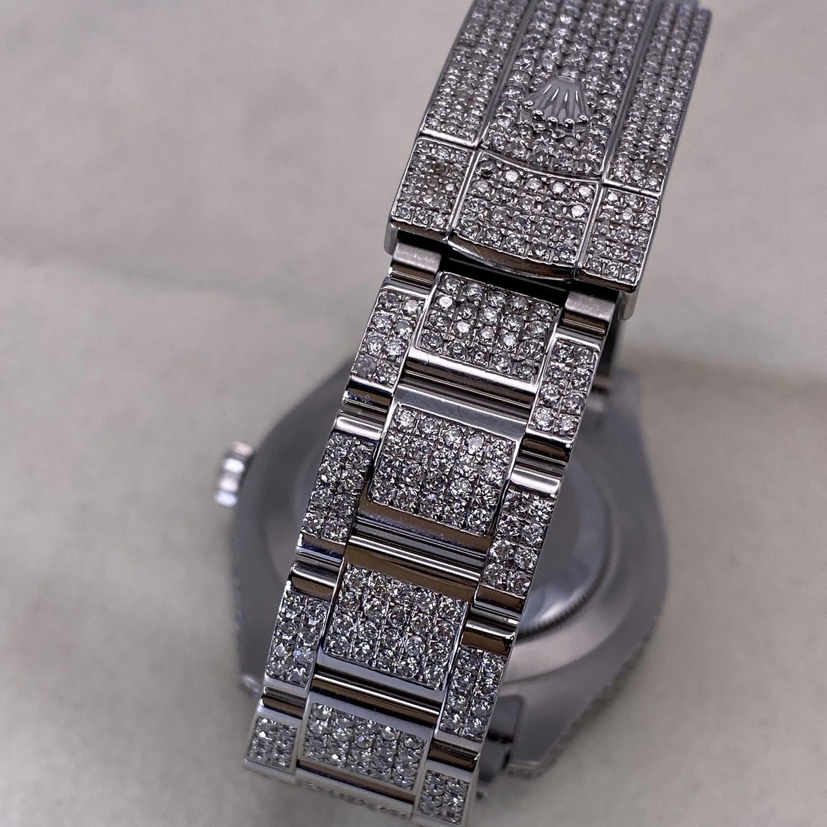 ムートンケープ Rolex Datejust II Iced Out 15 Carat Diamonds MOP Dial Automatic