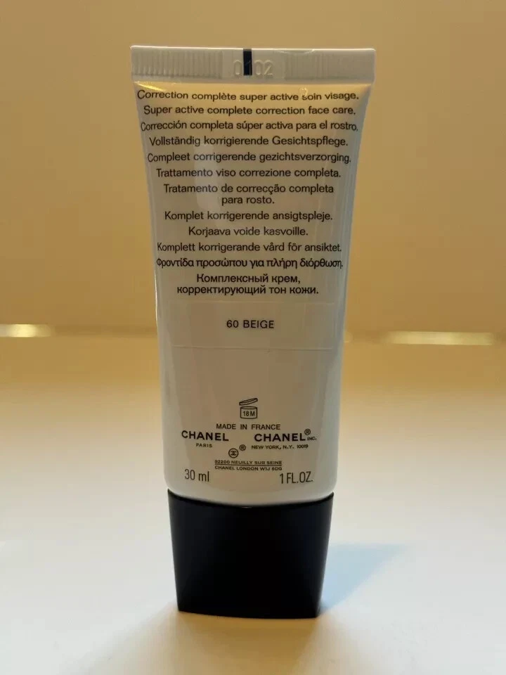 PROTECTOR SOLAR CHANEL CC CREMA 60 BEIGE CORRECCIÓN SUPER ACTIVA SPF 50 NUEVO ¡AGOTADO! Foto 3 de 4
